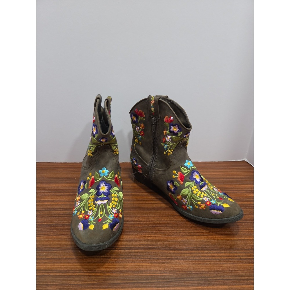 Betseyville Reece Womens Green Sz 6 Floral Embroidered Ankle Cowboy Boots